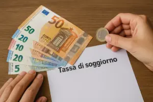 Come funziona la tassa di soggiorno in Italia? Quanto paghi davvero e dove puoi risparmiare
