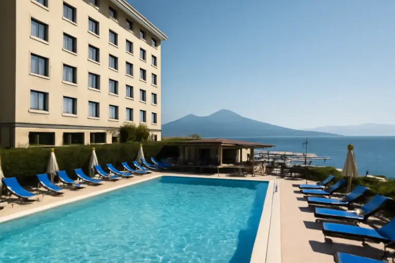 L’Hilton Napoli è sul lungomare: camere, piscina e prezzi medi